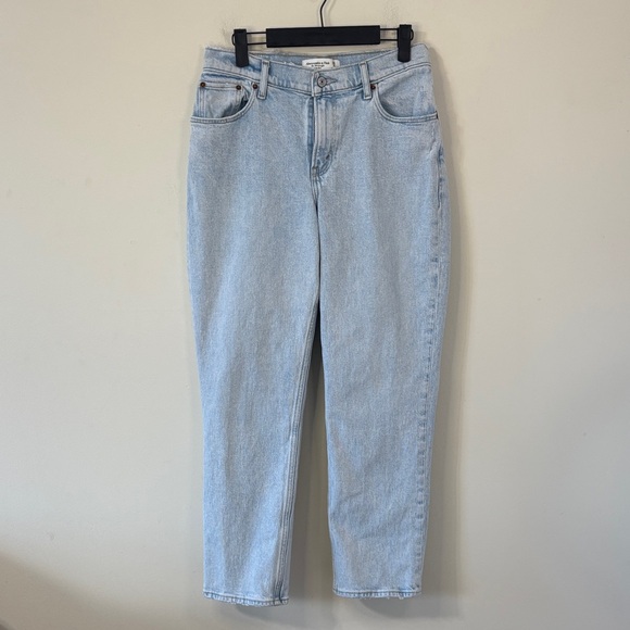 Abercrombie & Fitch Denim - Abercrombie & Fitch Curve Love The 90’s Straight Low Rise Light Wash Denim Jean